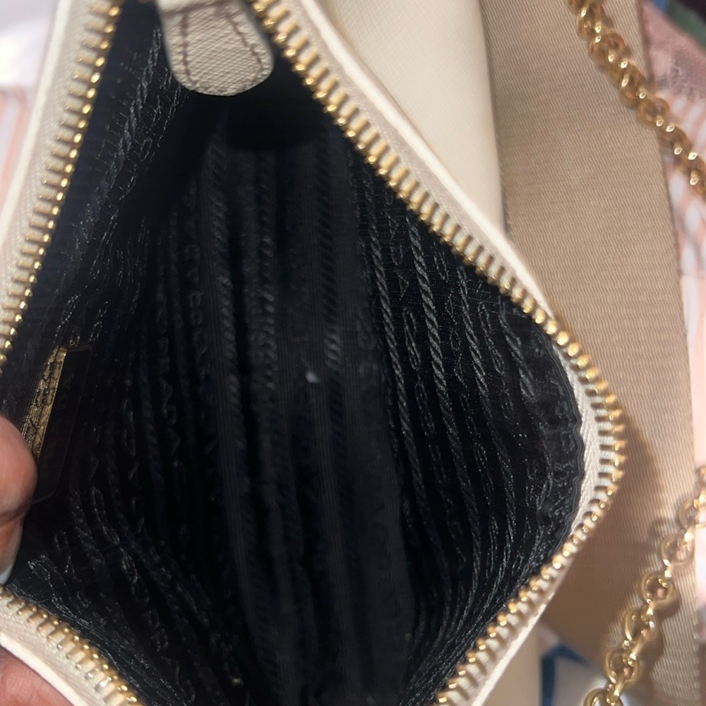 Leather Saffiano Prada Bag (Authentic) - Picture 14 of 15